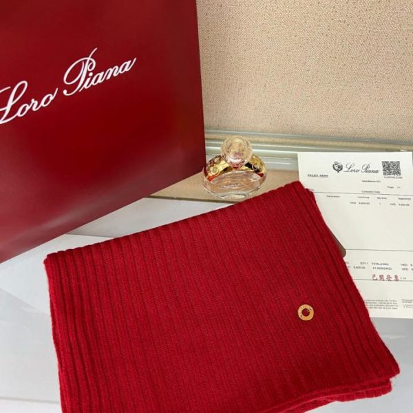 replica,repliche,fake,1:1,earrings,bracelet,ring,jewelry Completo in maglia con volant in cashmere Loro Piana e cappello in cashmere 100% (3QVIR)