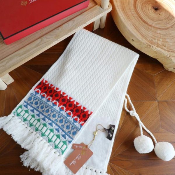 replica,repliche,fake,1:1,earrings,bracelet,ring,jewelry Scialle con pompon Pianna, maglia di cashmere (8DOAG)