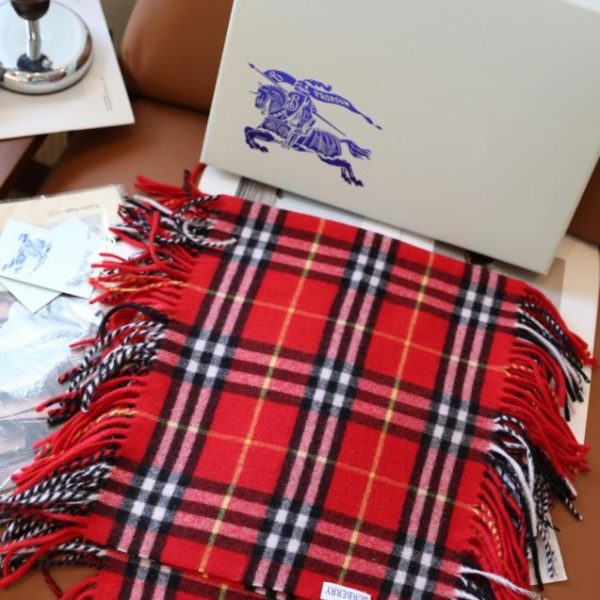 replica,repliche,fake,1:1,earrings,bracelet,ring,jewelry Sciarpa Burberry in cashmere con grandi nappe (ZQJ63)