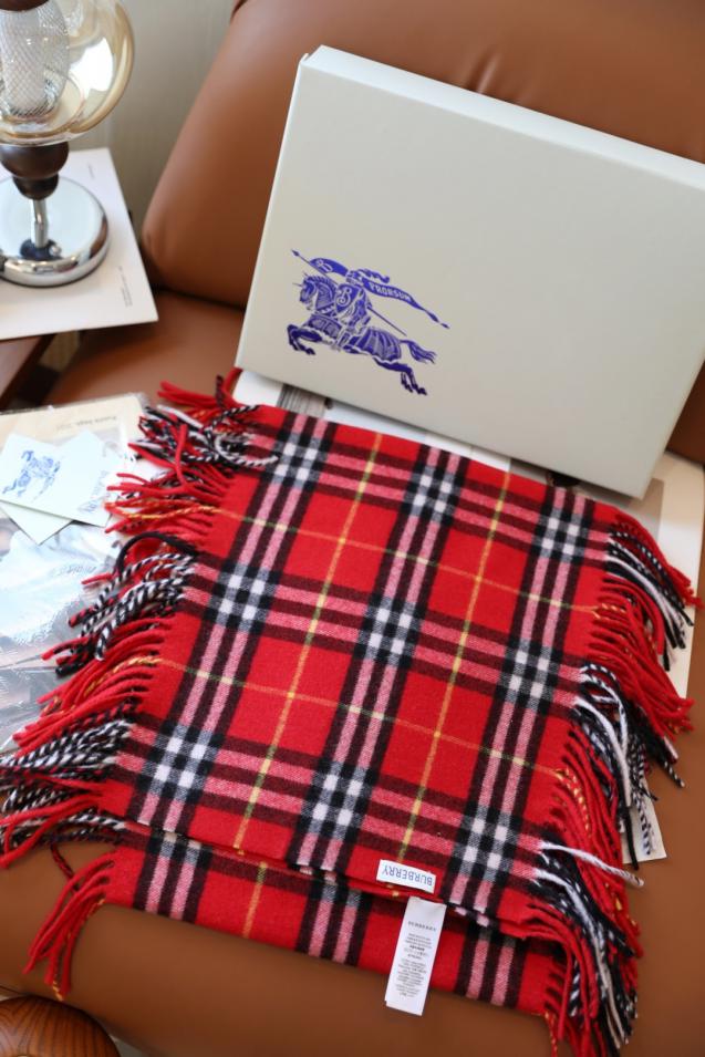replica,repliche,fake,1:1,earrings,bracelet,ring,jewelry Sciarpa Burberry in cashmere con grandi nappe (ZQJ63) replica,repliche,fake,1:1,earrings,bracelet,ring,jewelry Sciarpa Burberry in cashmere con grandi nappe (ZQJ63)