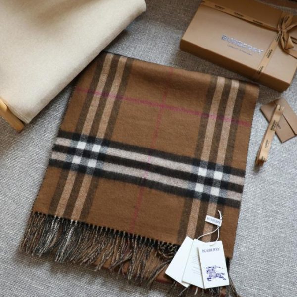 replica,repliche,fake,1:1,earrings,bracelet,ring,jewelry Burberry War Horse Original Shawl, scialle classico reversibile in filato double-face (C2GOQ)