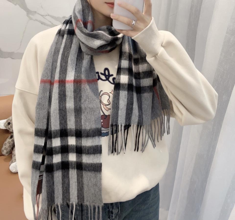 replica,repliche,fake,1:1,earrings,bracelet,ring,jewelry Sciarpa classica in cashmere a quadri di Burberry (E0W0Y) replica,repliche,fake,1:1,earrings,bracelet,ring,jewelry Sciarpa classica in cashmere a quadri di Burberry (E0W0Y)