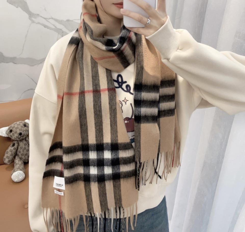 replica,repliche,fake,1:1,earrings,bracelet,ring,jewelry La classica sciarpa a quadri in cashmere di Burberry (IG9KB) replica,repliche,fake,1:1,earrings,bracelet,ring,jewelry La classica sciarpa a quadri in cashmere di Burberry (IG9KB)