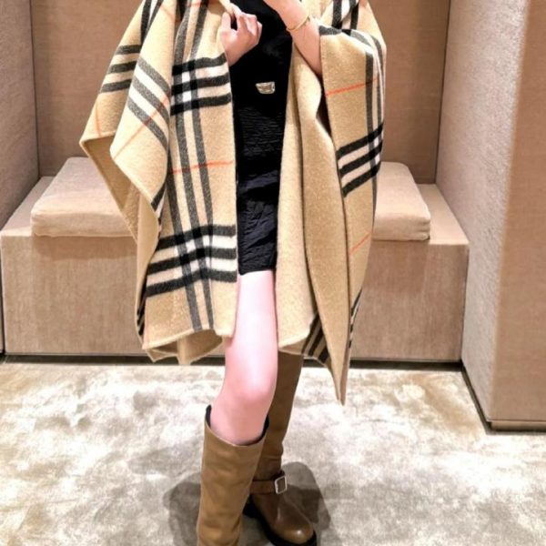 replica,repliche,fake,1:1,earrings,bracelet,ring,jewelry Mantella ricamata Burberry (FAM6T)