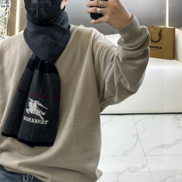 Sciarpa da uomo Burberry Premium con motivo a quadri equestri classico (YQ9NA)