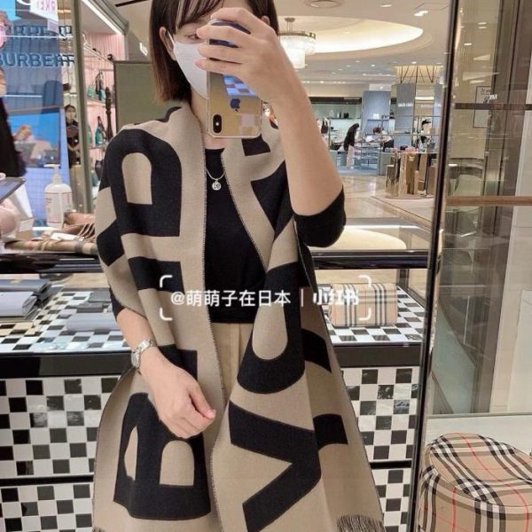 replica,repliche,fake,1:1,earrings,bracelet,ring,jewelry L’ultima sciarpa in stile boutique di Burberry, realizzata in tessuto tinto in filo a doppio strato di alta qualità e cashmere di seta di prima qualità al 100% (T7ADD).