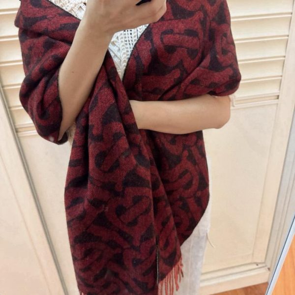 replica,repliche,fake,1:1,earrings,bracelet,ring,jewelry Sciarpa in cashmere jacquard della collezione Burberry Classic TB (LEZGC)