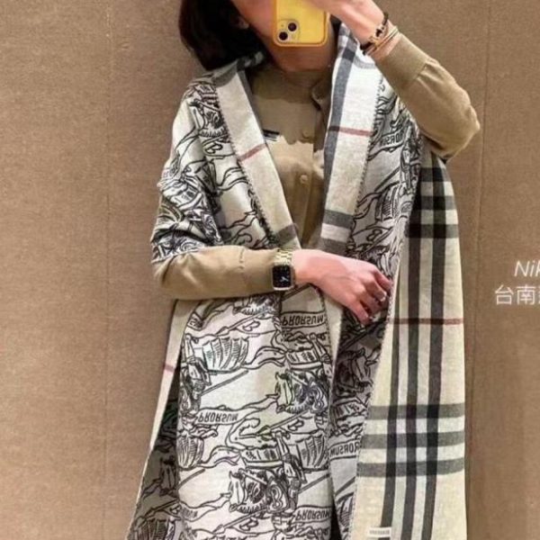 replica,repliche,fake,1:1,earrings,bracelet,ring,jewelry Scialle reversibile Burberry Equestrian Rider di alta qualità con chip (Z726Y)