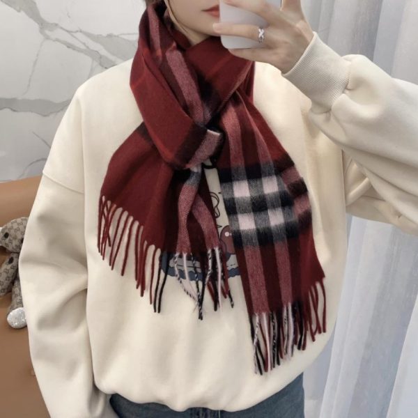replica,repliche,fake,1:1,earrings,bracelet,ring,jewelry Sciarpa classica in cashmere a quadri di Burberry (H06MV)