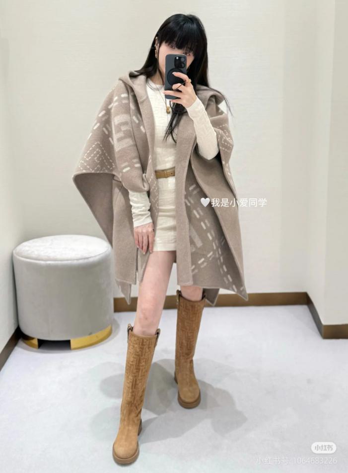 replica,repliche,fake,1:1,earrings,bracelet,ring,jewelry Mantella in lana con tasca grande Fendi (RRXIC) replica,repliche,fake,1:1,earrings,bracelet,ring,jewelry Mantella in lana con tasca grande Fendi (RRXIC)