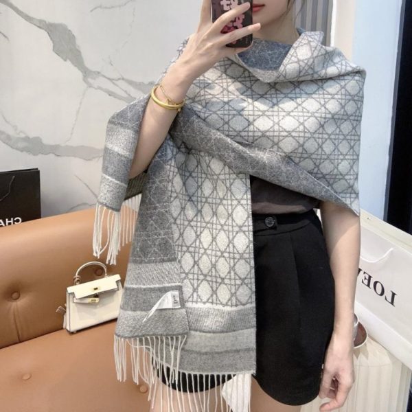replica,repliche,fake,1:1,earrings,bracelet,ring,jewelry DIOR (Filo d’argento) Nuova sciarpa in cashmere 100% con motivo Cannage (OEJ4J)