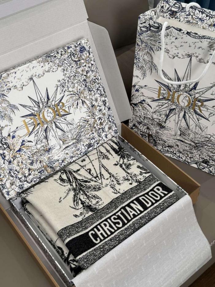 replica,repliche,fake,1:1,earrings,bracelet,ring,jewelry Scialle Dior 【Global Starry Night Travel】in bianco e nero (YQ7S8) replica,repliche,fake,1:1,earrings,bracelet,ring,jewelry Scialle Dior 【Global Starry Night Travel】in bianco e nero (YQ7S8)