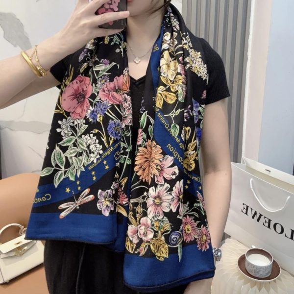 replica,repliche,fake,1:1,earrings,bracelet,ring,jewelry Sciarpa Dior in seta, 140 cm, realizzata in pura seta e cashmere (E4EQR).