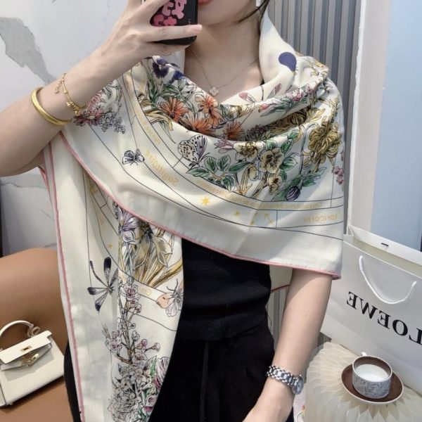 replica,repliche,fake,1:1,earrings,bracelet,ring,jewelry Sciarpa Dior in seta, 140 cm, realizzata in pura seta e cashmere (D7UE6).