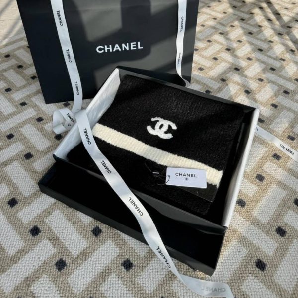 replica,repliche,fake,1:1,earrings,bracelet,ring,jewelry L’ultima collezione di sciarpe intrecciate di CHANEL (AC4U6) è ora disponibile nelle boutique.
