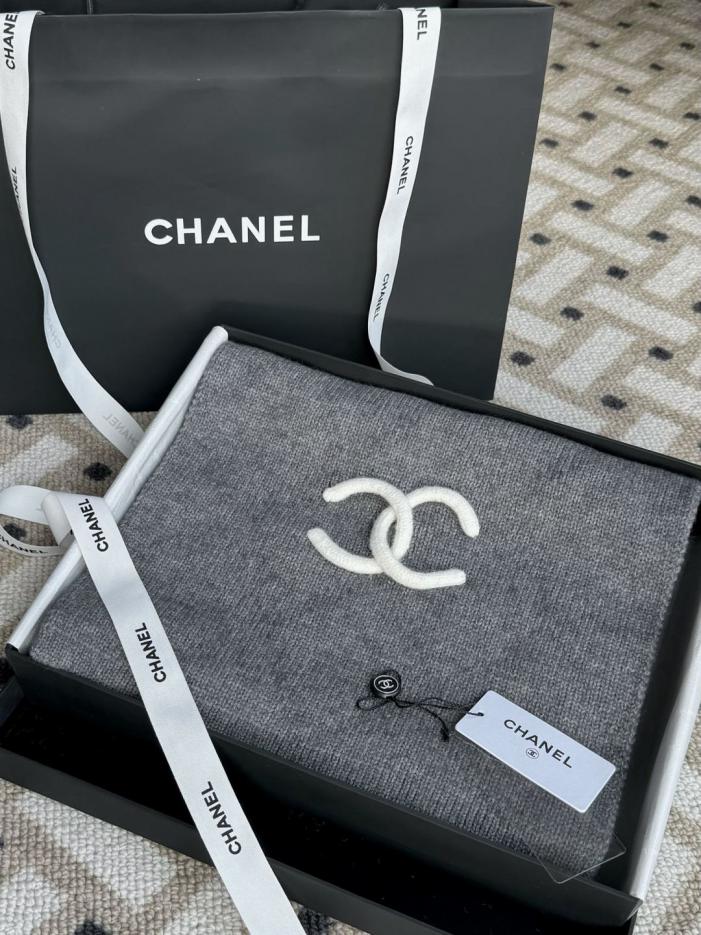 replica,repliche,fake,1:1,earrings,bracelet,ring,jewelry Sciarpa reversibile trapuntata con ananas Chanel (ARV7D) replica,repliche,fake,1:1,earrings,bracelet,ring,jewelry Sciarpa reversibile trapuntata con ananas Chanel (ARV7D)