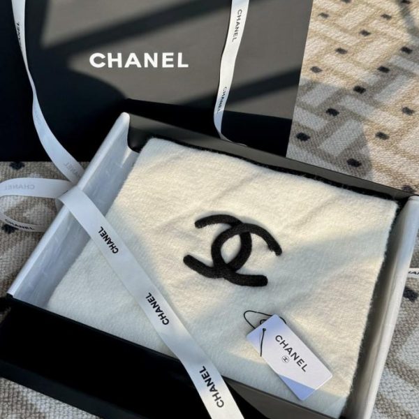 replica,repliche,fake,1:1,earrings,bracelet,ring,jewelry Sciarpa reversibile trapuntata con ananas Chanel (H0N8M)