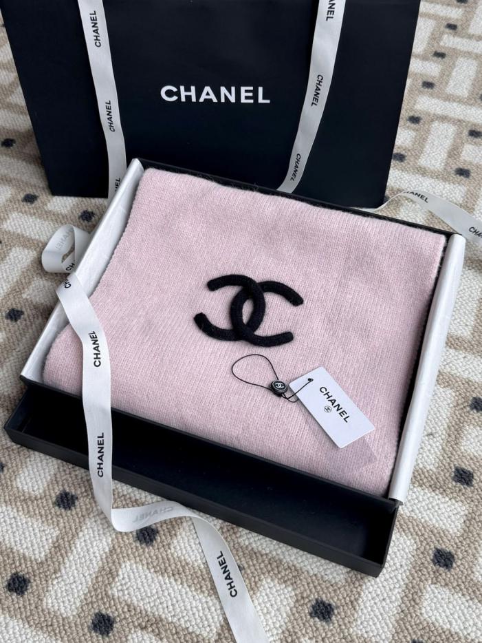 replica,repliche,fake,1:1,earrings,bracelet,ring,jewelry Sciarpa reversibile trapuntata con ananas Chanel (S0BYT) replica,repliche,fake,1:1,earrings,bracelet,ring,jewelry Sciarpa reversibile trapuntata con ananas Chanel (S0BYT)