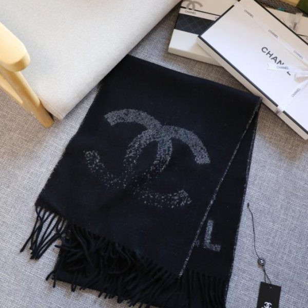 replica,repliche,fake,1:1,earrings,bracelet,ring,jewelry L’ultimo modello di logo sfumato jacquard di Chanel con filo dorato, realizzato in tessuto 100% cashmere (BHI3C).