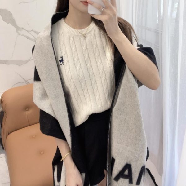 replica,repliche,fake,1:1,earrings,bracelet,ring,jewelry Il nuovo scialle in cashmere color-block di Chanel (WXWVL)