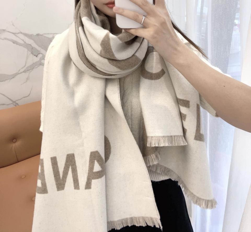 replica,repliche,fake,1:1,earrings,bracelet,ring,jewelry Il nuovo scialle in cashmere color-block di Chanel (GGUY0) replica,repliche,fake,1:1,earrings,bracelet,ring,jewelry Il nuovo scialle in cashmere color-block di Chanel (GGUY0)