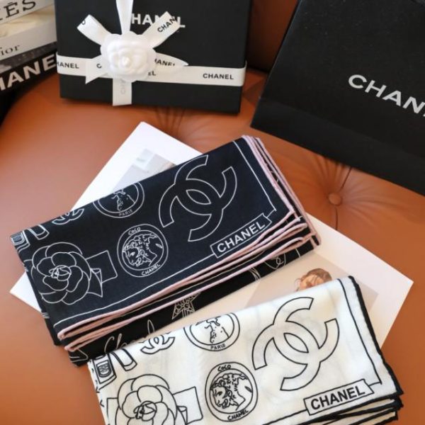 replica,repliche,fake,1:1,earrings,bracelet,ring,jewelry Nuovo fazzoletto in seta e cashmere Chanel (OV36G) con elementi di design classici delle borse.