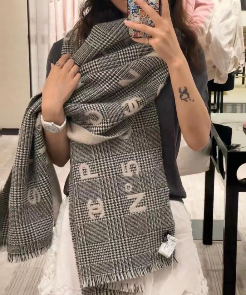 replica,repliche,fake,1:1,earrings,bracelet,ring,jewelry La nuova sciarpa Coco Chanel di Chanel (71Q5Z) replica,repliche,fake,1:1,earrings,bracelet,ring,jewelry La nuova sciarpa Coco Chanel di Chanel (71Q5Z)