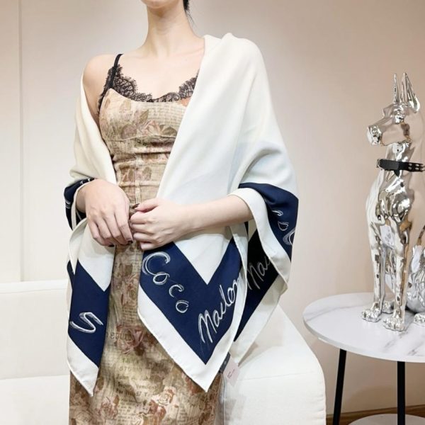 replica,repliche,fake,1:1,earrings,bracelet,ring,jewelry Novità autunno/inverno Chanel: scialle reversibile in seta e lana di prima qualità 140 (R7YUH)