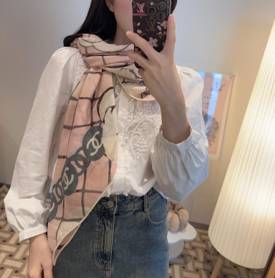 replica,repliche,fake,1:1,earrings,bracelet,ring,jewelry L’ultima sciarpa in velluto trapuntato di Chanel, classico motivo a camelia, elegante stile Coco (222IX) replica,repliche,fake,1:1,earrings,bracelet,ring,jewelry L’ultima sciarpa in velluto trapuntato di Chanel, classico motivo a camelia, elegante stile Coco (222IX)