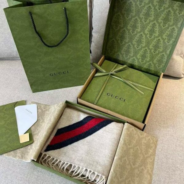 replica,repliche,fake,1:1,earrings,bracelet,ring,jewelry GUCCI Nuova sciarpa lunga unisex, bianco sporco, jacquard con doppia G (3OQ75)