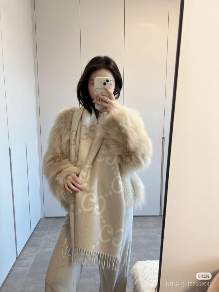 replica,repliche,fake,1:1,earrings,bracelet,ring,jewelry L’ultima classica sciarpa con nappa jacquard a doppia G di GUCCI (464DV) replica,repliche,fake,1:1,earrings,bracelet,ring,jewelry L’ultima classica sciarpa con nappa jacquard a doppia G di GUCCI (464DV)
