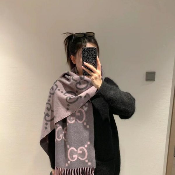 replica,repliche,fake,1:1,earrings,bracelet,ring,jewelry L’ultima classica sciarpa con nappa jacquard a doppia G di GUCCI (HDTSH)