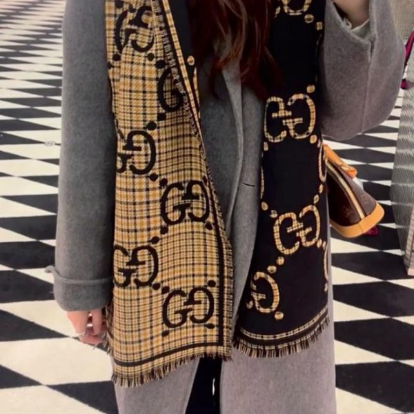 replica,repliche,fake,1:1,earrings,bracelet,ring,jewelry Sciarpa in lana e seta con lettere in stile Gucci (MEVIS)