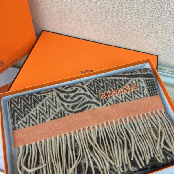 replica,repliche,fake,1:1,earrings,bracelet,ring,jewelry Sciarpa in cashmere jacquard di ispirazione equestre di Hermes, taglia piccola (41gyn)