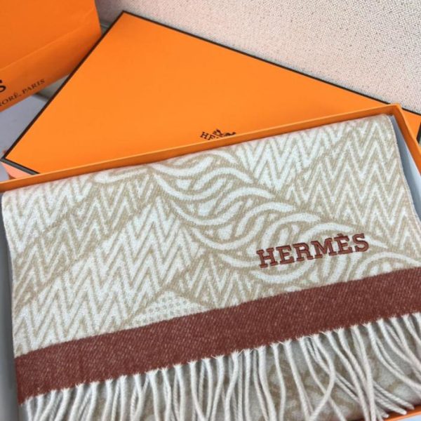 replica,repliche,fake,1:1,earrings,bracelet,ring,jewelry Sciarpa in cashmere jacquard di ispirazione equestre di Hermès, taglia piccola (QY5HQ)