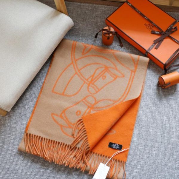 replica,repliche,fake,1:1,earrings,bracelet,ring,jewelry Scialle Hermes a doppia faccia con testa di cavallo, jacquard extra spesso a doppia faccia (2R9ER)