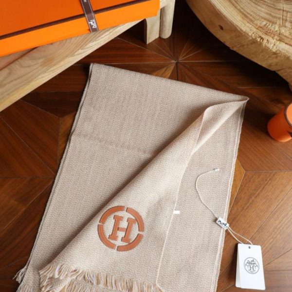 replica,repliche,fake,1:1,earrings,bracelet,ring,jewelry Sciarpa da uomo Hermes con trama a pois ed etichetta in pelle ricamata, tessuto 100% lana cashmere (6T1K9).