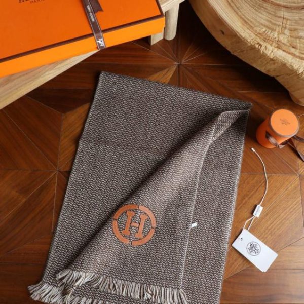 replica,repliche,fake,1:1,earrings,bracelet,ring,jewelry Sciarpa da uomo Hermes con trama a pois ed etichetta in pelle ricamata, tessuto 100% lana cashmere (MZM20).