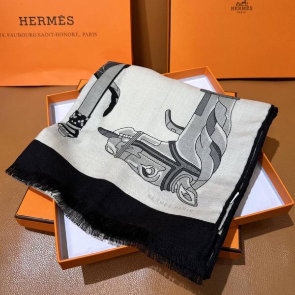 replica,repliche,fake,1:1,earrings,bracelet,ring,jewelry Sciarpa rettangolare reversibile “KATSOUNA” di Hermes, dello stesso colore (IEHMF)