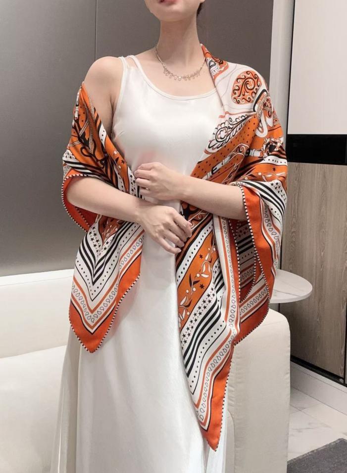 replica,repliche,fake,1:1,earrings,bracelet,ring,jewelry Scialle reversibile Hermès Amazonian Celebration in seta e lana tono su tono, misto cashmere e seta con bordo arrotolato a mano (LM9WU) replica,repliche,fake,1:1,earrings,bracelet,ring,jewelry Scialle reversibile Hermès Amazonian Celebration in seta e lana tono su tono, misto cashmere e seta con bordo arrotolato a mano (LM9WU)
