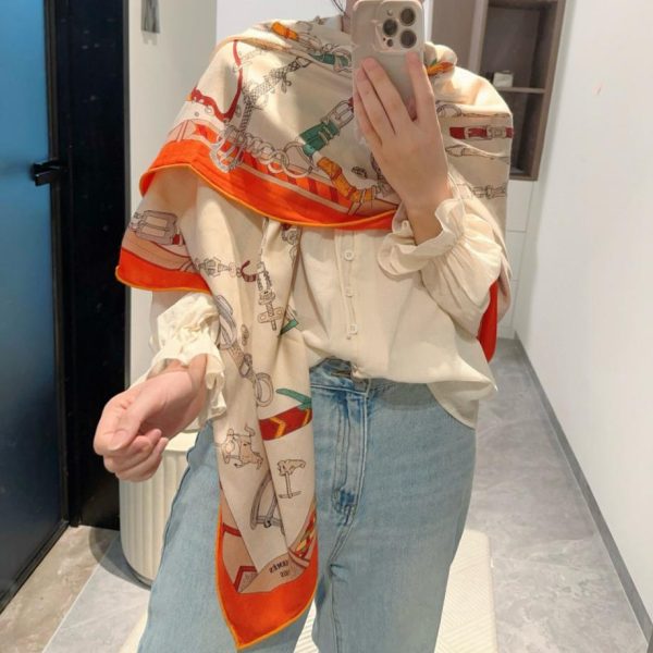replica,repliche,fake,1:1,earrings,bracelet,ring,jewelry Fazzoletto quadrato reversibile Hermes dello stesso colore (Pierre M(YOKYV))