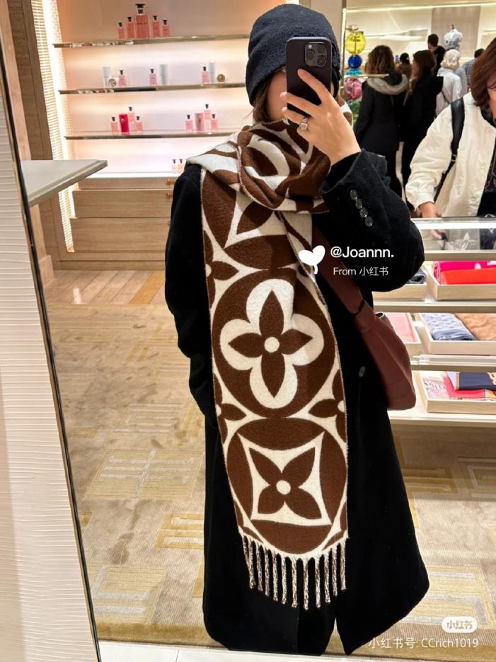 replica,repliche,fake,1:1,earrings,bracelet,ring,jewelry Sciarpa LV extra lunga, stretta e circolare, design unisex, classico motivo LV, jacquard tinto in filo double-face (IYH45) replica,repliche,fake,1:1,earrings,bracelet,ring,jewelry Sciarpa LV extra lunga, stretta e circolare, design unisex, classico motivo LV, jacquard tinto in filo double-face (IYH45)