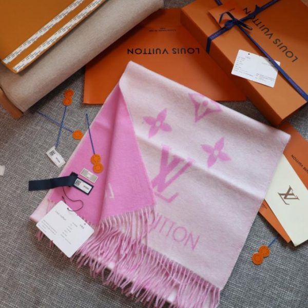 replica,repliche,fake,1:1,earrings,bracelet,ring,jewelry Sciarpa realizzata artigianalmente secondo la tradizione LV, spessa e calda, con bordo overlock su entrambi i lati per evitare che si sfilacci (OYSLM)