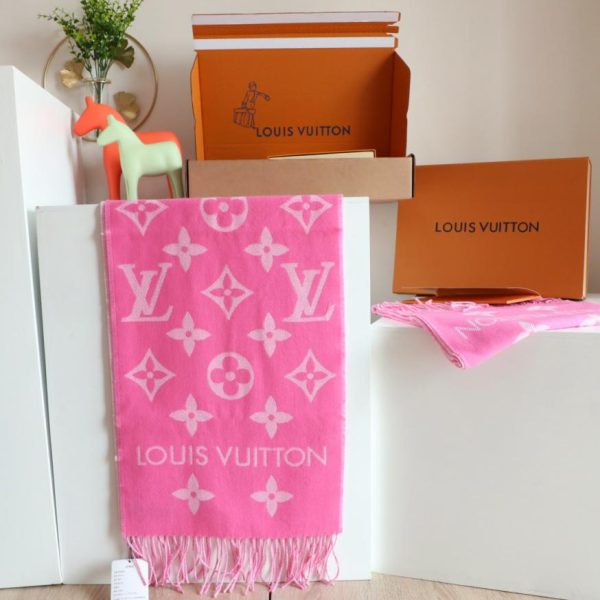 replica,repliche,fake,1:1,earrings,bracelet,ring,jewelry L’ultima sciarpa doppiopetto con logo di LV (C9F4W)