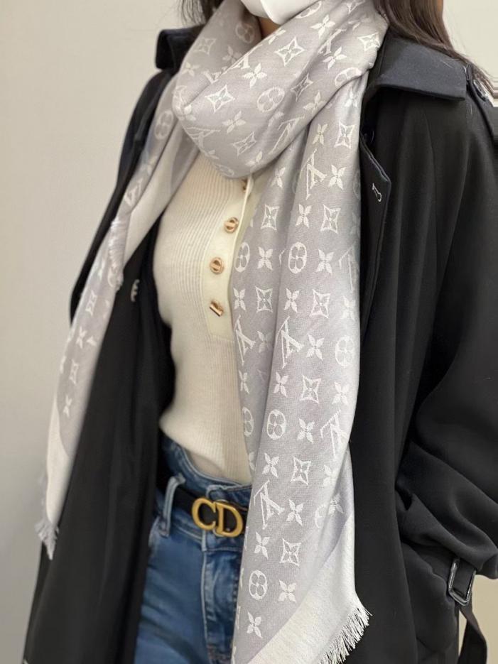 replica,repliche,fake,1:1,earrings,bracelet,ring,jewelry Classico modello Louis Vuitton grigio chiaro con delicato motivo jacquard Monogram (0B2QU) replica,repliche,fake,1:1,earrings,bracelet,ring,jewelry Classico modello Louis Vuitton grigio chiaro con delicato motivo jacquard Monogram (0B2QU)