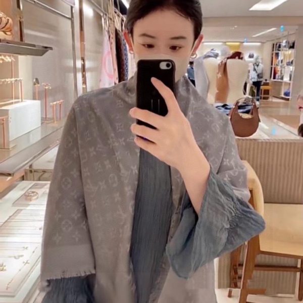 replica,repliche,fake,1:1,earrings,bracelet,ring,jewelry Classico modello Louis Vuitton grigio chiaro con delicato motivo jacquard Monogram (KXYC4)