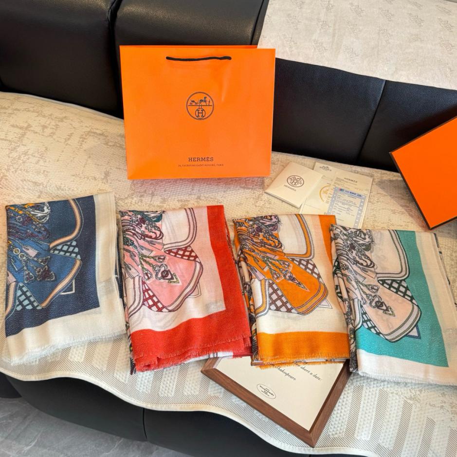 replica,repliche,fake,1:1,earrings,bracelet,ring,jewelry Sciarpa lunga in cashmere con filo d’argento Louis Vuitton, stesso stile delle boutique, classico motivo Monogram (0H76E). replica,repliche,fake,1:1,earrings,bracelet,ring,jewelry Sciarpa lunga in cashmere con filo d’argento Louis Vuitton, stesso stile delle boutique, classico motivo Monogram (0H76E).