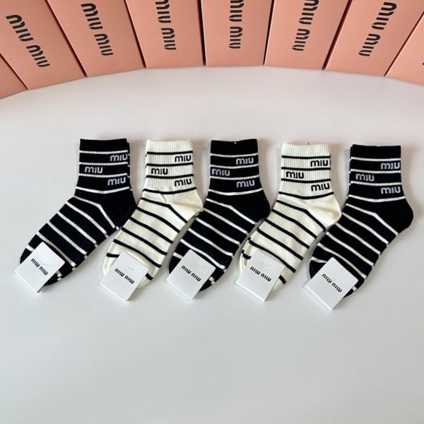 replica,repliche,fake,1:1,earrings,bracelet,ring,jewelry MiuMiu New Calzini di media lunghezza, 5 paia per scatola (Y02FO)