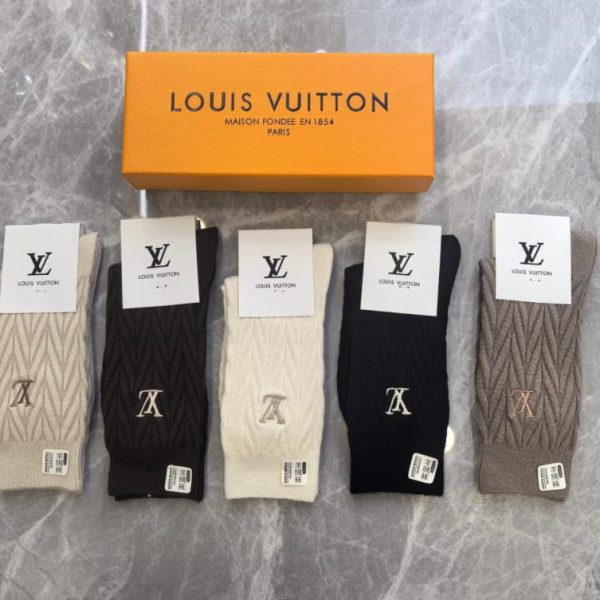 replica,repliche,fake,1:1,earrings,bracelet,ring,jewelry Calzini Louis Vuitton New Cashmere di media lunghezza, 5 paia per scatola (V56CB)