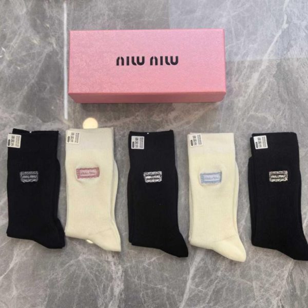 replica,repliche,fake,1:1,earrings,bracelet,ring,jewelry Calzini MiuMiu New Cashmere ricamati di media lunghezza, 5 paia per scatola (OU943)